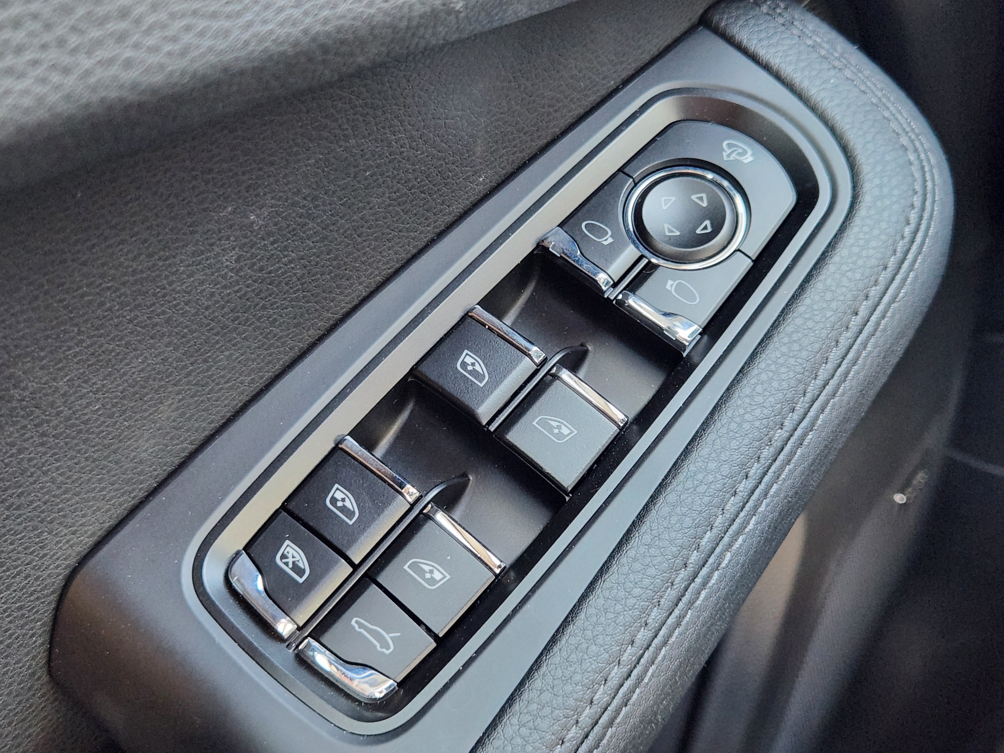 Certified 2026 Porsche Macan AWD/4WD image 21