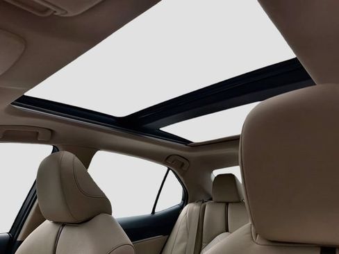 Used 2018 Toyota Camry XLE FWD image 25
