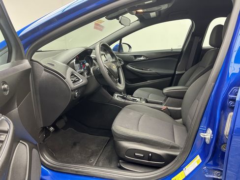 Used 2017 Chevrolet Cruze LT w/ Convenience Package image 3