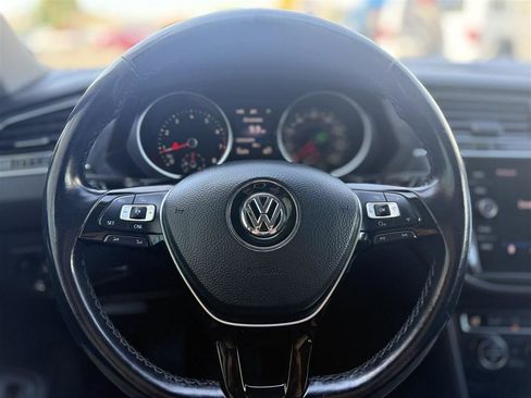 Used 2018 Volkswagen Tiguan SEL AWD/4WD image 15