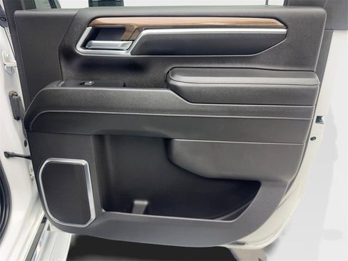 Used 2024 Chevrolet Silverado 2500 LT image 45