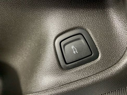 Used 2022 Cadillac CT4 V image 28