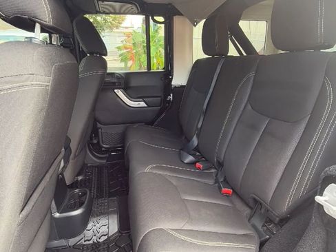 Used 2016 Jeep Wrangler Unlimited Sahara w/ Connectivity Group image 13