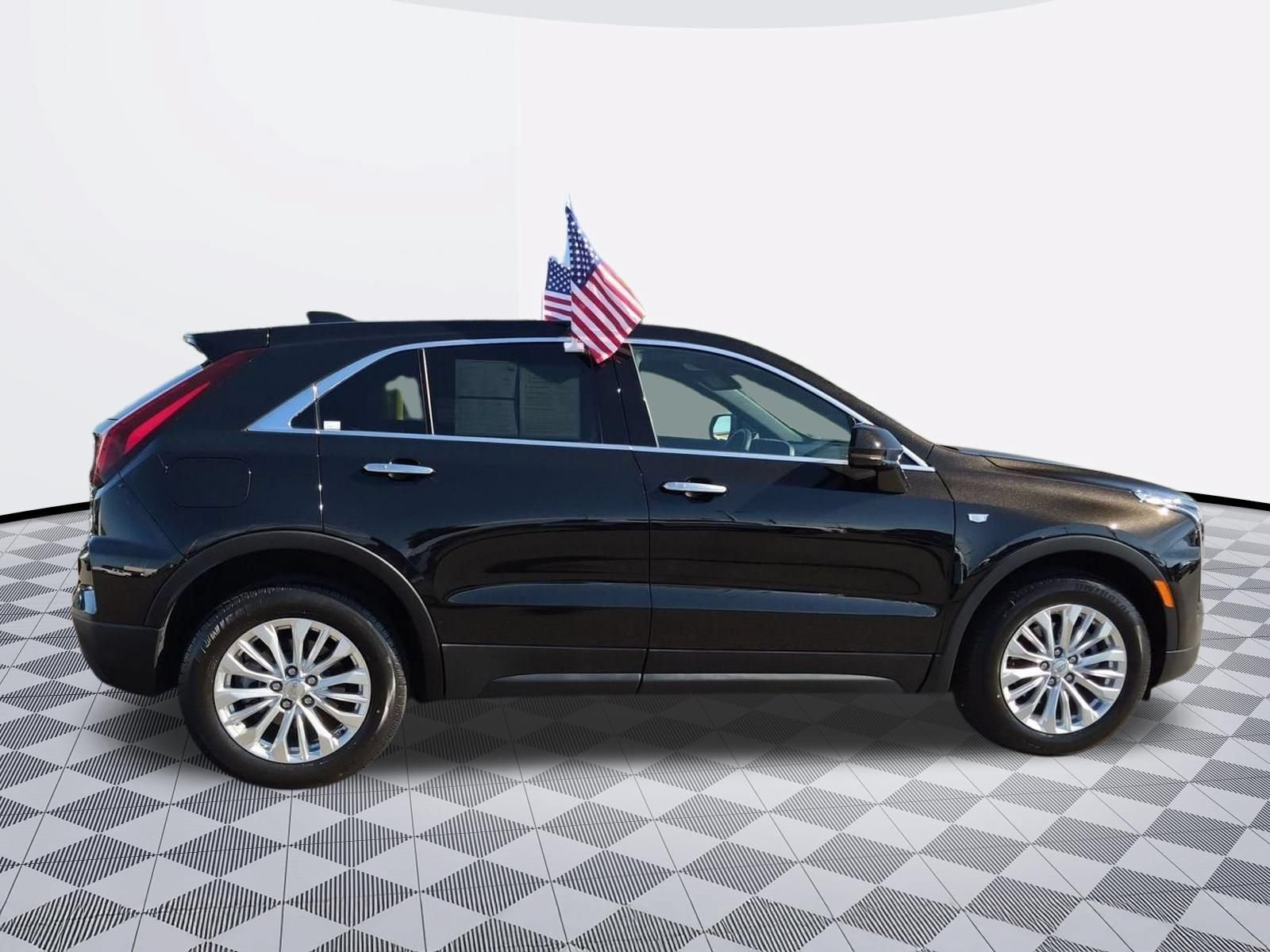 Certified 2024 Cadillac XT4 Luxury w/ Cold Weather Package FWD image 9