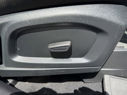 Used 2022 Ford Explorer XLT AWD/4WD image 18