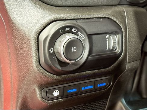 Used 2023 Jeep Wrangler Unlimited Sahara image 27