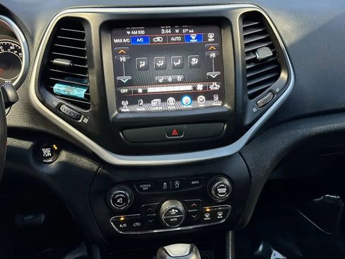 Used 2016 Jeep Cherokee Trailhawk w/ Leather Interior Group image 18