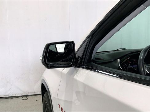 Used 2020 Chevrolet Traverse Premier w/ Redline Edition FWD image 8