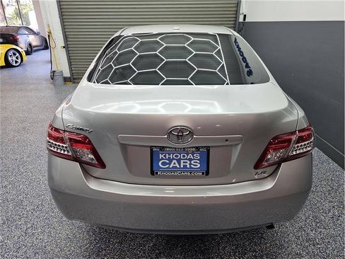 Used 2011 Toyota Camry LE FWD image 4