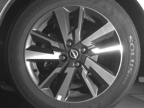 Used 2025 Nissan Versa SV FWD image 15