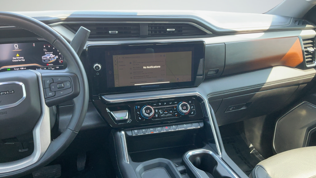 Used 2024 GMC Sierra 2500 Denali w/ Denali Reserve Package AWD/4WD image 8