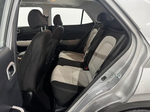 Used 2025 Hyundai Venue SEL FWD image 18