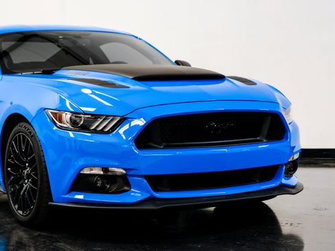 Used 2017 Ford Mustang GT image 6