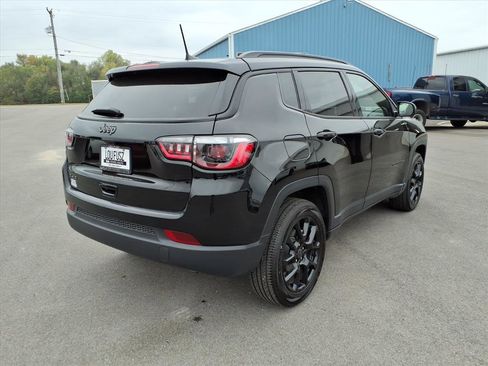 Used 2025 Jeep Compass Latitude w/ Altitude Special Edition image 6