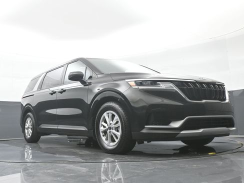 Used 2023 Kia Carnival LX FWD image 42