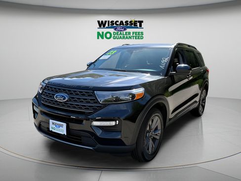 Used 2023 Ford Explorer XLT w/ Equipment Group 202A AWD/4WD image 17