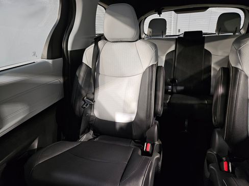 Certified 2025 Toyota Sienna XSE FWD image 12