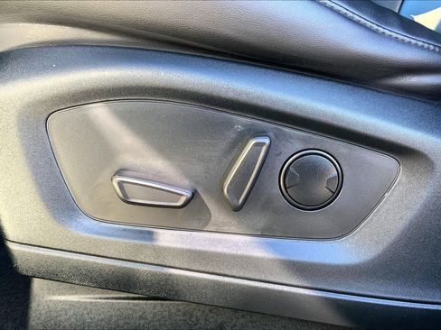 Used 2023 Ford Explorer XLT w/ Equipment Group 202A image 31