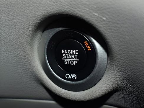 Certified 2023 Chrysler Pacifica Touring-L FWD image 25