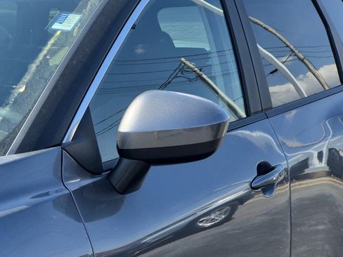 Used 2023 Nissan Rogue SV image 4