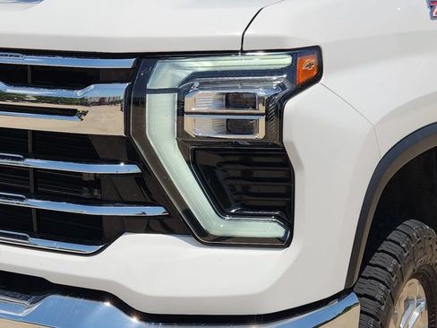 Used 2025 Chevrolet Silverado 2500 LTZ w/ LTZ Premium Texas Edition AWD/4WD image 9