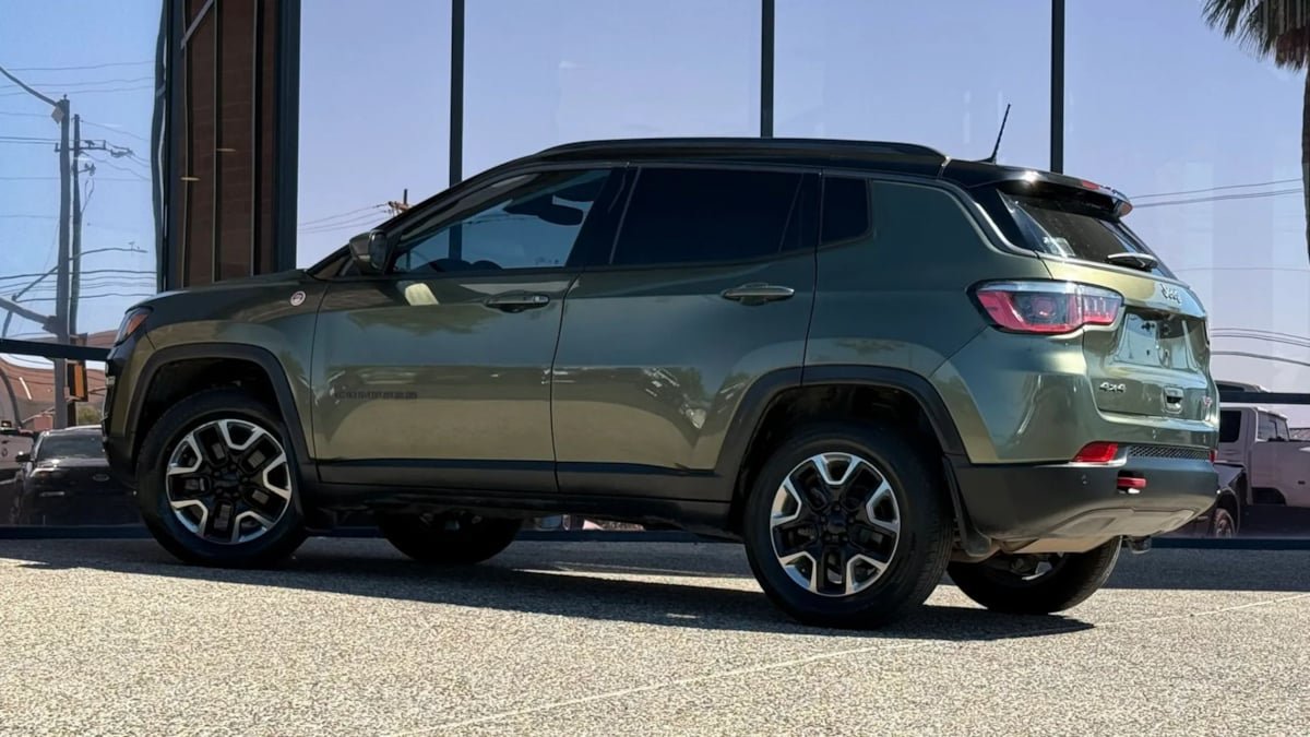 Used 2017 Jeep Compass Trailhawk AWD/4WD image 6