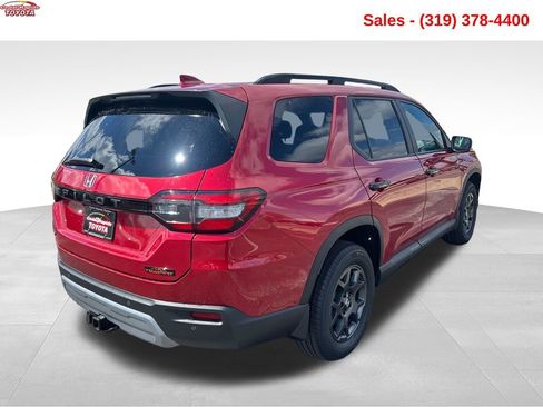 Used 2024 Honda Pilot TrailSport image 5