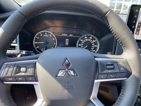 New 2026 Mitsubishi Outlander LE AWD/4WD image 15