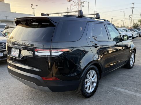 Used 2018 Land Rover Discovery SE image 8