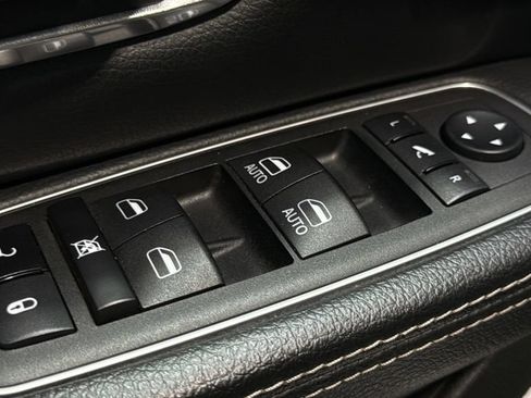 Used 2023 RAM 1500 Laramie AWD/4WD image 18