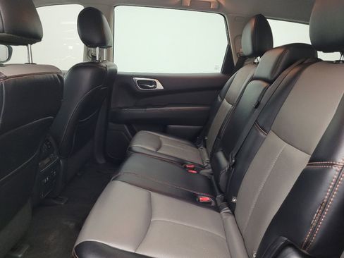 Used 2020 Nissan Pathfinder SL FWD image 18