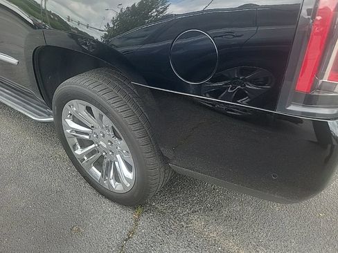 Used 2019 Cadillac Escalade Luxury RWD image 14