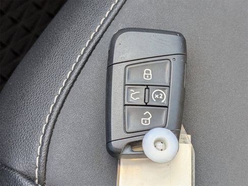 Used 2022 Volkswagen Taos SE image 32