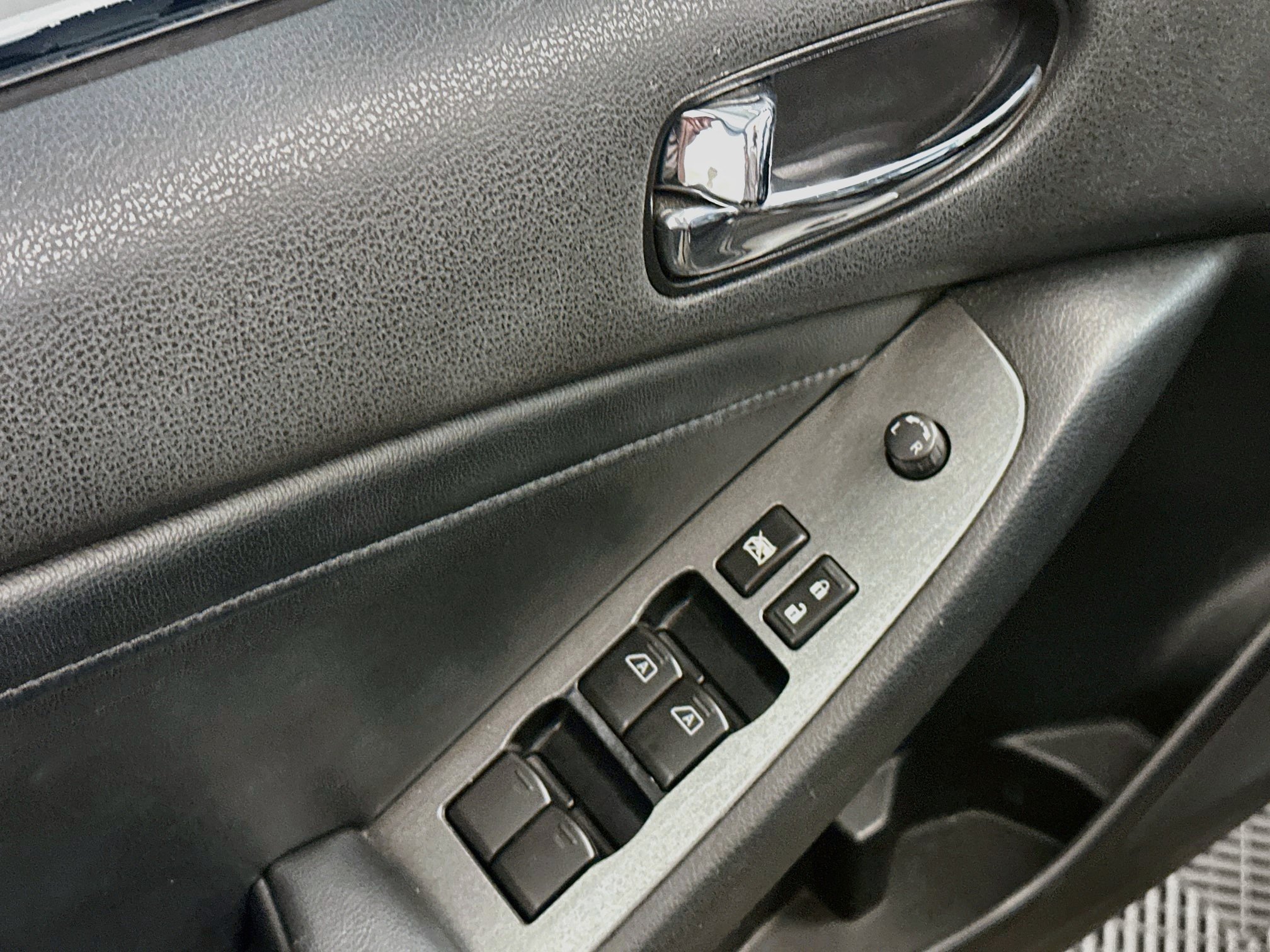 Used 2010 Nissan Altima 2.5 SL w/ SL Pkg FWD image 15