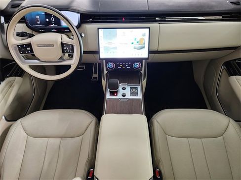 Used 2023 Land Rover Range Rover Autobiography image 4