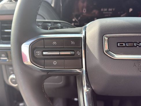 Used 2025 GMC Yukon XL Denali AWD/4WD image 24