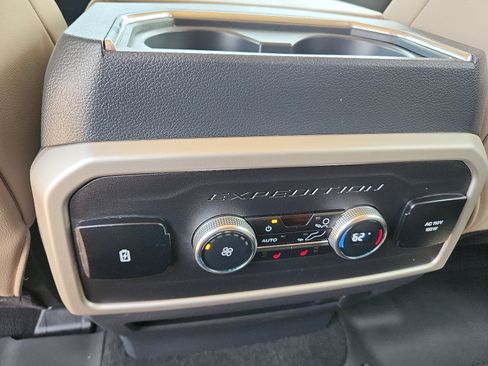 Used 2024 Ford Expedition Limited AWD/4WD image 10