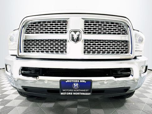Used 2018 RAM 2500 Laramie w/ Convenience Group image 3