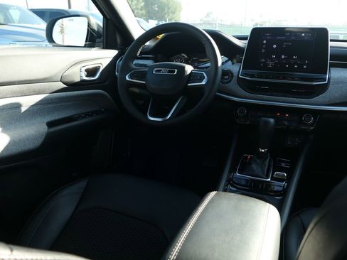 Used 2025 Jeep Compass Latitude w/ Sun & Sound Group image 23