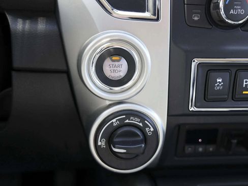 Used 2017 Nissan Titan SV image 25