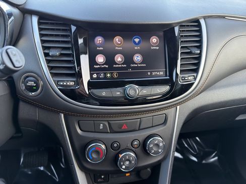 Used 2021 Chevrolet Trax LT w/ LT Convenience Package image 40