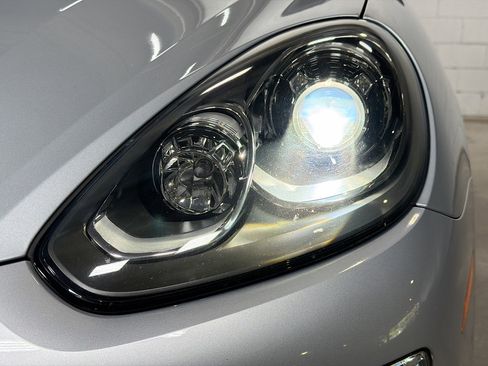 Used 2018 Porsche Cayenne image 10