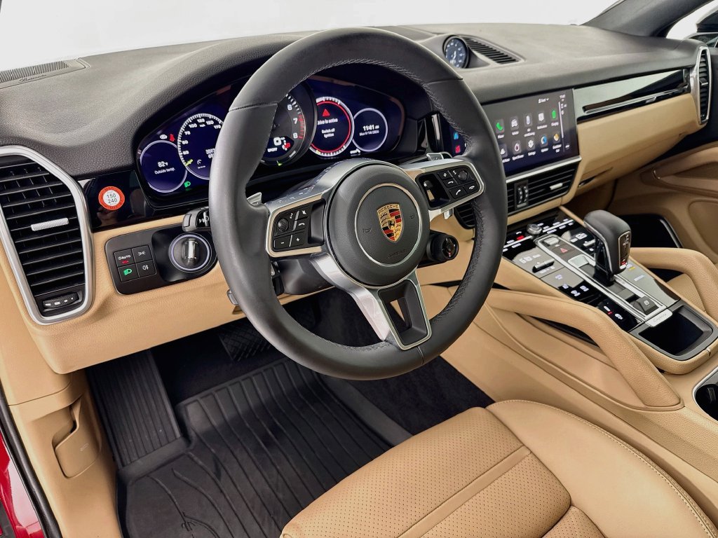 Certified 2023 Porsche Cayenne Coupe AWD/4WD image 4