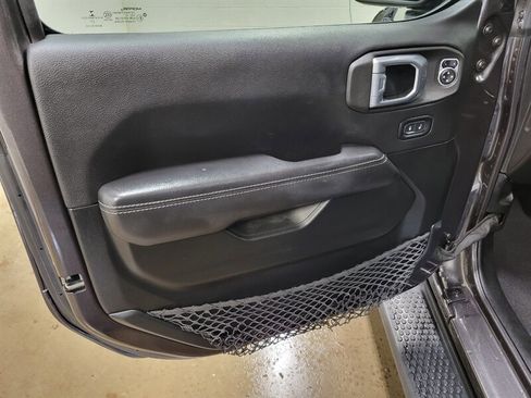 Used 2022 Jeep Wrangler Unlimited Sahara w/ Cold Weather Group AWD/4WD image 23
