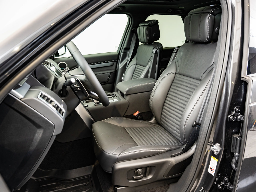 New 2026 Land Rover Discovery Limited Edition AWD/4WD image 24