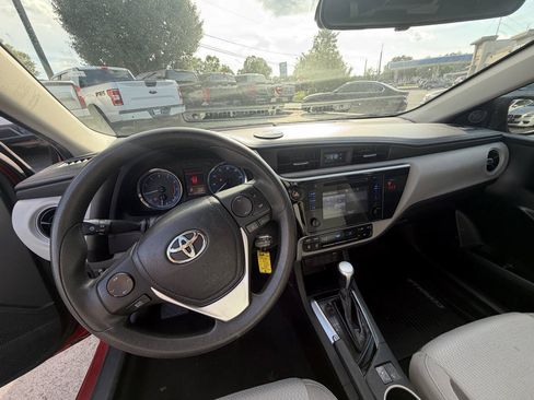 Used 2019 Toyota Corolla LE FWD image 18