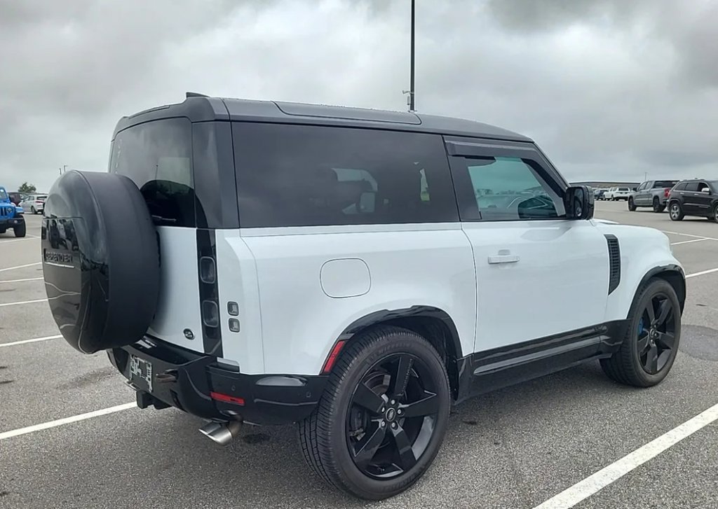 Used 2022 Land Rover Defender 90 V8 AWD/4WD image 2