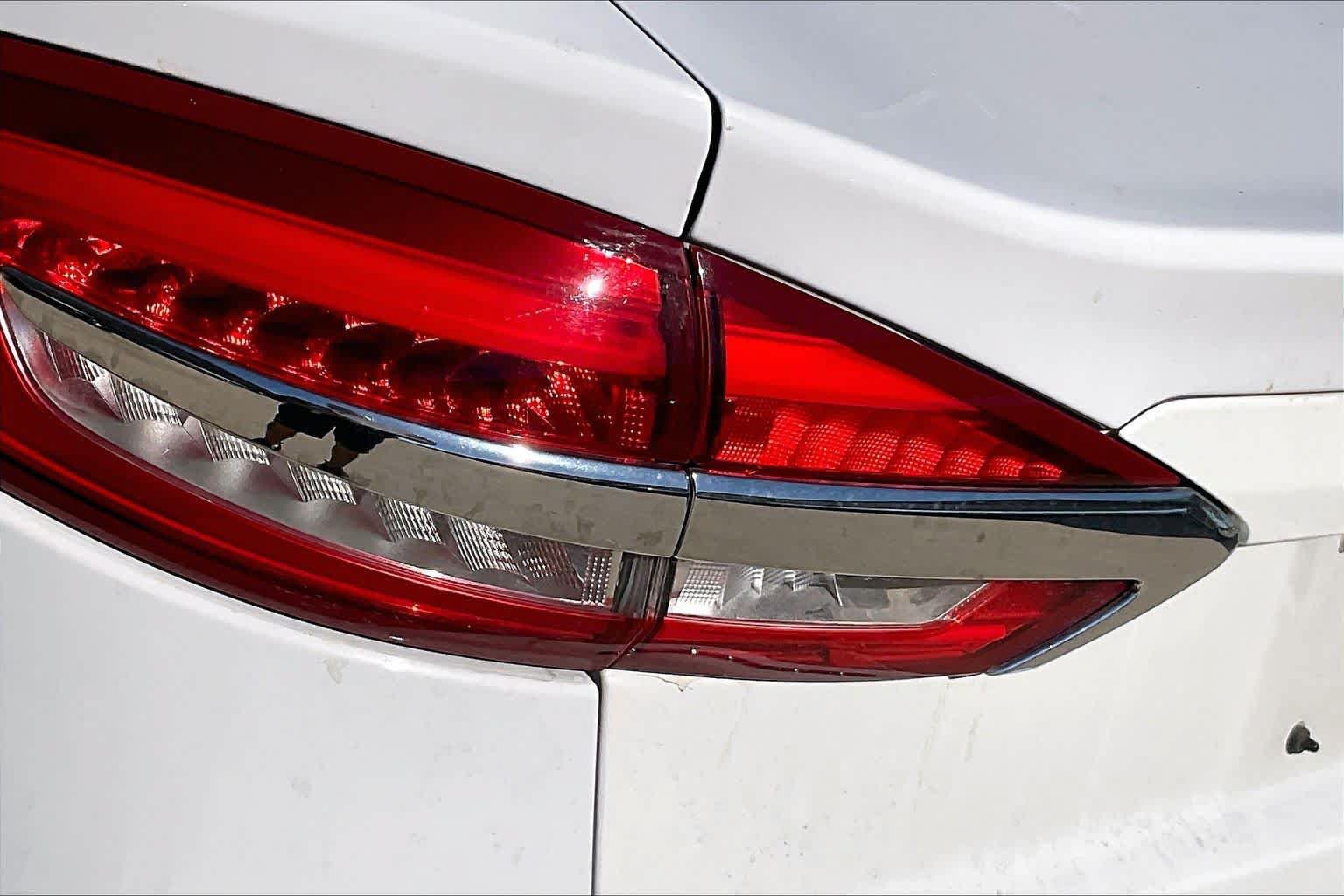 Used 2020 Ford Fusion SE FWD image 29