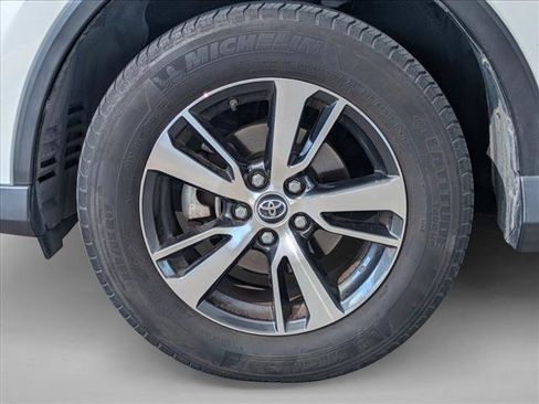 Used 2018 Toyota RAV4 XLE FWD image 9