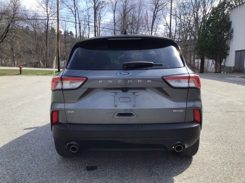 Used 2022 Ford Escape SE w/ SE Sport Appearance Package image 6